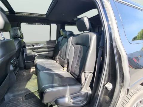 More photos of 2023 Jeep Wagoneer Series I at Dorsett Mitsubishi, IN