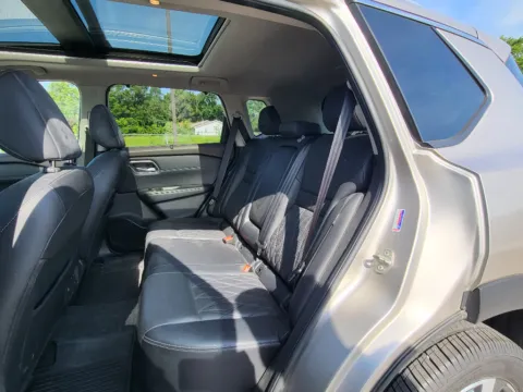 More photos of 2021 Nissan Rogue Platinum at Dorsett Mitsubishi, IN