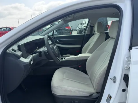 Photos of 2025 Hyundai Sonata SEL for sale in Terre Haute, IN at Dorsett Mitsubishi