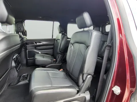 More photos of 2024 Jeep Wagoneer Series II at Dorsett Mitsubishi, IN