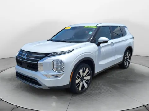 Black 2025 Mitsubishi Outlander SE for sale in Terre Haute, IN