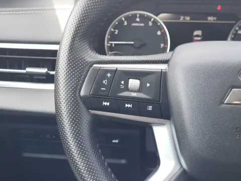 More photos of 2025 Mitsubishi Outlander SE at Dorsett Mitsubishi, IN