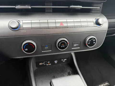 More photos of 2024 Hyundai Kona SE at Dorsett Mitsubishi, IN