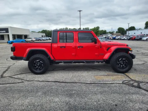 More photos of 2020 Jeep Gladiator Rubicon at Dorsett Mitsubishi, IN