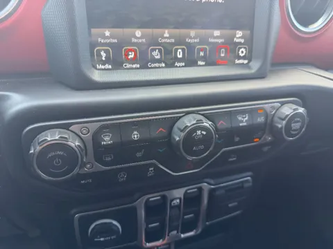 More photos of 2020 Jeep Gladiator Rubicon at Dorsett Mitsubishi, IN