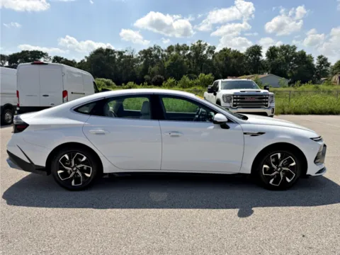 More photos of 2024 Hyundai Sonata SEL at Dorsett Mitsubishi, IN