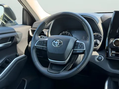 Another view of 2022 Toyota Highlander XLE for sale in Terre Haute, IN at Dorsett Mitsubishi