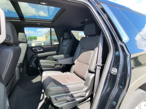 More photos of 2021 Chevrolet Tahoe High Country at Dorsett Mitsubishi, IN