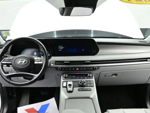 Photos of 2024 Hyundai Palisade SEL for sale in Terre Haute, IN at Dorsett Mitsubishi