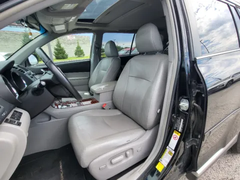 Another view of 2013 Toyota Highlander Limited for sale in Terre Haute, IN at Dorsett Mitsubishi