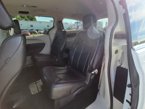 More photos of 2023 Chrysler Pacifica Touring L at Dorsett Mitsubishi, IN