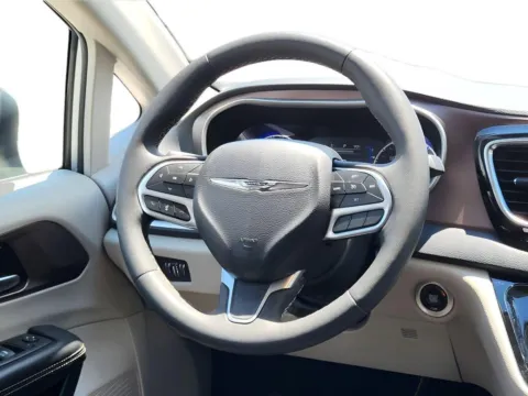 More photos of 2023 Chrysler Voyager LX at Dorsett Mitsubishi, IN
