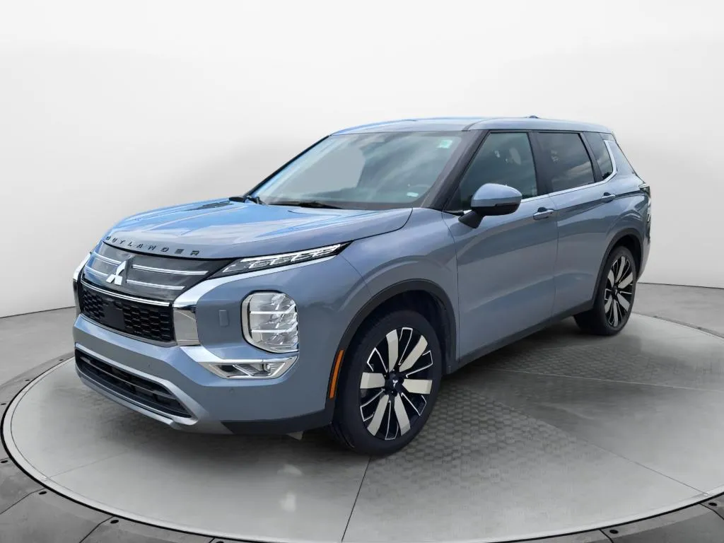 Gray 2025 Mitsubishi Outlander SE for sale in Terre Haute, IN