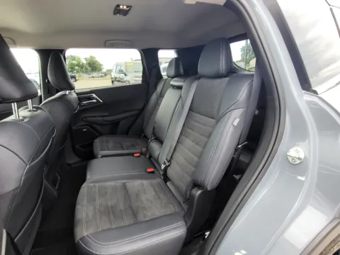More photos of 2025 Mitsubishi Outlander SE at Dorsett Mitsubishi, IN