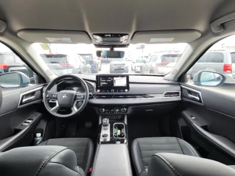 Photos of 2025 Mitsubishi Outlander SE for sale in Terre Haute, IN at Dorsett Mitsubishi