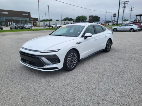 White 2025 Hyundai Sonata Hybrid SEL for sale in Terre Haute, IN
