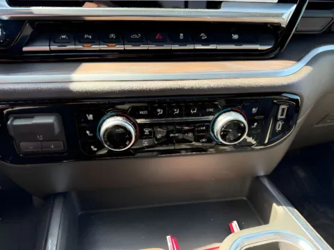 More photos of 2025 GMC Sierra 1500 SLT at Dorsett Mitsubishi, IN