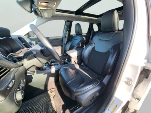 More photos of 2019 Jeep Cherokee Latitude Plus at Dorsett Mitsubishi, IN