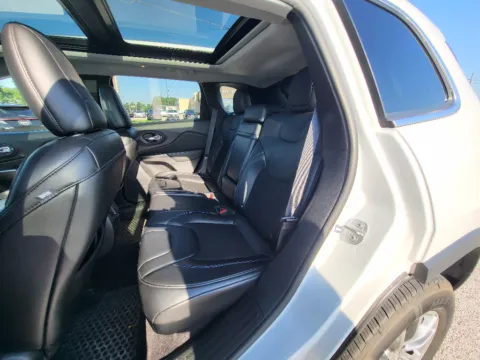 More photos of 2019 Jeep Cherokee Latitude Plus at Dorsett Mitsubishi, IN