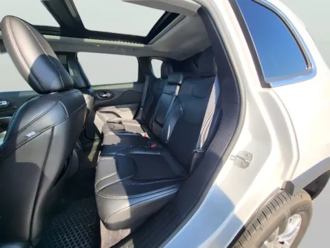 More photos of 2019 Jeep Cherokee Latitude Plus at Dorsett Mitsubishi, IN