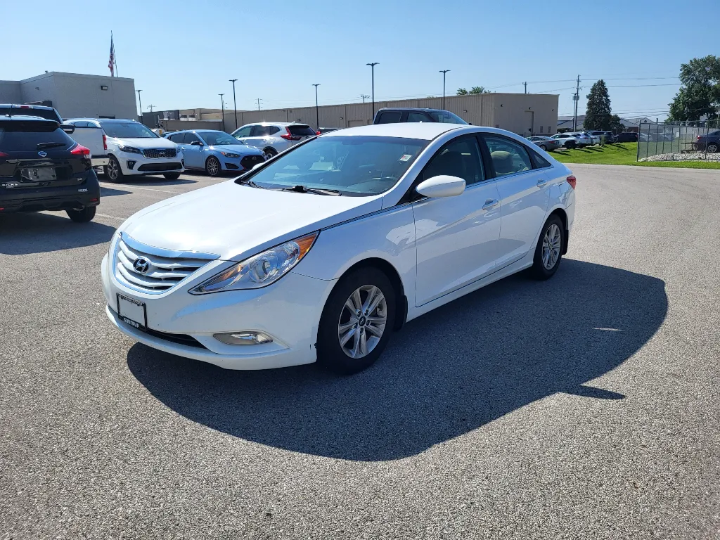 White 2013 Hyundai Sonata GLS for sale in Terre Haute, IN