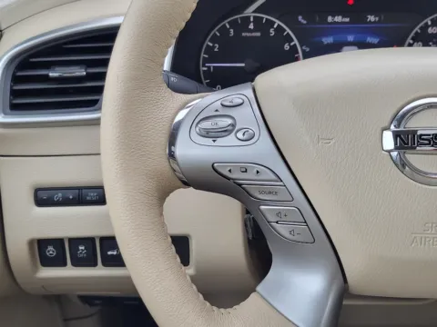 More photos of 2016 Nissan Murano Platinum at Dorsett Mitsubishi, IN