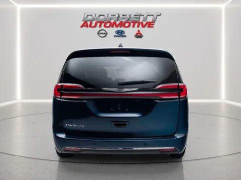 More photos of 2025 Chrysler Pacifica Select at Dorsett Mitsubishi, IN
