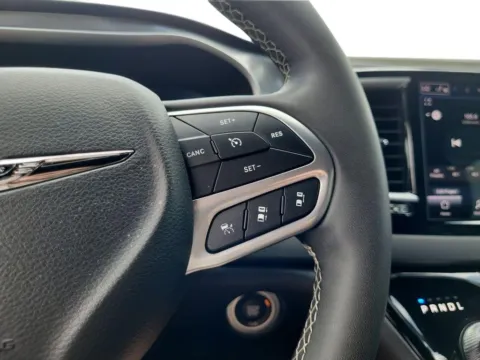 More photos of 2025 Chrysler Pacifica Select at Dorsett Mitsubishi, IN