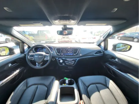 Photos of 2025 Chrysler Pacifica Select for sale in Terre Haute, IN at Dorsett Mitsubishi