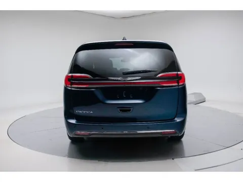 More photos of 2025 Chrysler Pacifica Select at Dorsett Mitsubishi, IN
