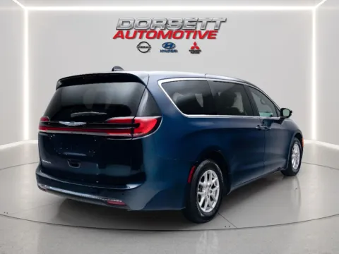 More photos of 2025 Chrysler Pacifica Select at Dorsett Mitsubishi, IN