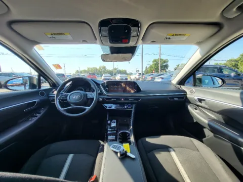Photos of 2023 Hyundai Sonata SEL for sale in Terre Haute, IN at Dorsett Mitsubishi