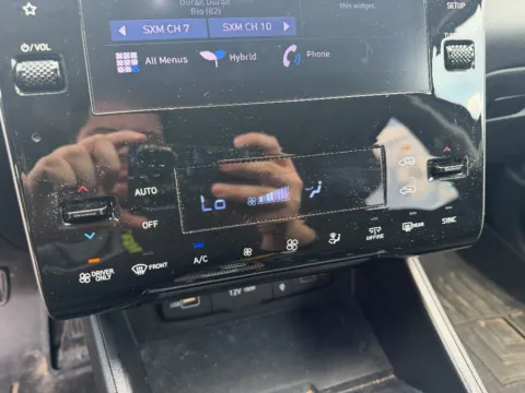 More photos of 2022 Hyundai Tucson Hybrid SEL Convenience at Dorsett Mitsubishi, IN
