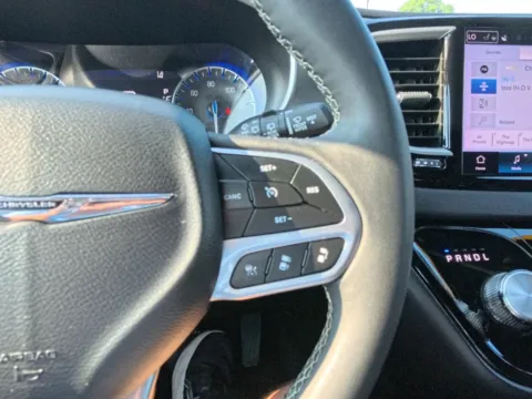 More photos of 2025 Chrysler Pacifica Select at Dorsett Mitsubishi, IN