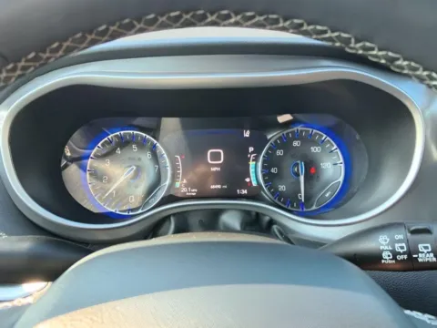Photos of 2025 Chrysler Pacifica Select for sale in Terre Haute, IN at Dorsett Mitsubishi