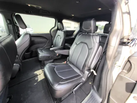 More photos of 2025 Chrysler Pacifica Select at Dorsett Mitsubishi, IN