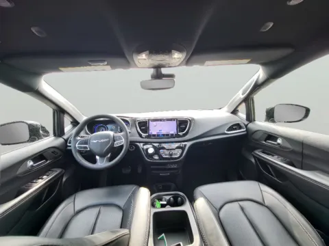 Photos of 2025 Chrysler Pacifica Select for sale in Terre Haute, IN at Dorsett Mitsubishi