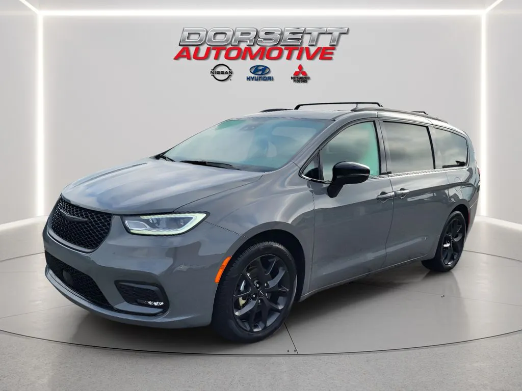 Gray 2025 Chrysler Pacifica Limited for sale in Terre Haute, IN