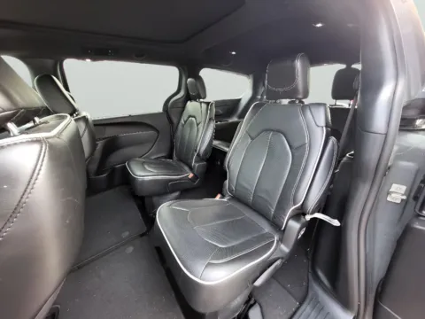 More photos of 2025 Chrysler Pacifica Limited at Dorsett Mitsubishi, IN
