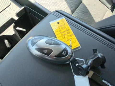 More photos of 2024 Hyundai Santa Fe Hybrid SEL at Dorsett Mitsubishi, IN