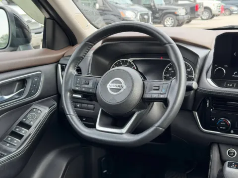 More photos of 2021 Nissan Rogue SL at Dorsett Mitsubishi, IN