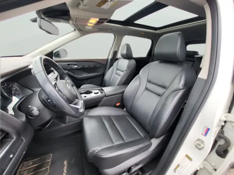 More photos of 2021 Nissan Rogue SL at Dorsett Mitsubishi, IN