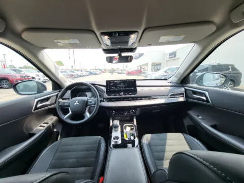 Photos of 2025 Mitsubishi Outlander SE for sale in Terre Haute, IN at Dorsett Mitsubishi