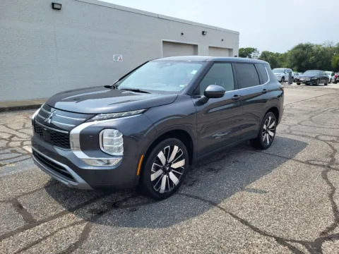 Silver 2025 Mitsubishi Outlander SE for sale in Terre Haute, IN