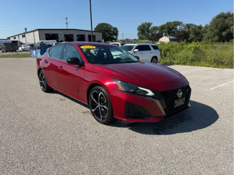 More photos of 2024 Nissan Altima 2.5 SR at Dorsett Mitsubishi, IN