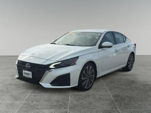 White 2025 Nissan Altima SL for sale in Terre Haute, IN