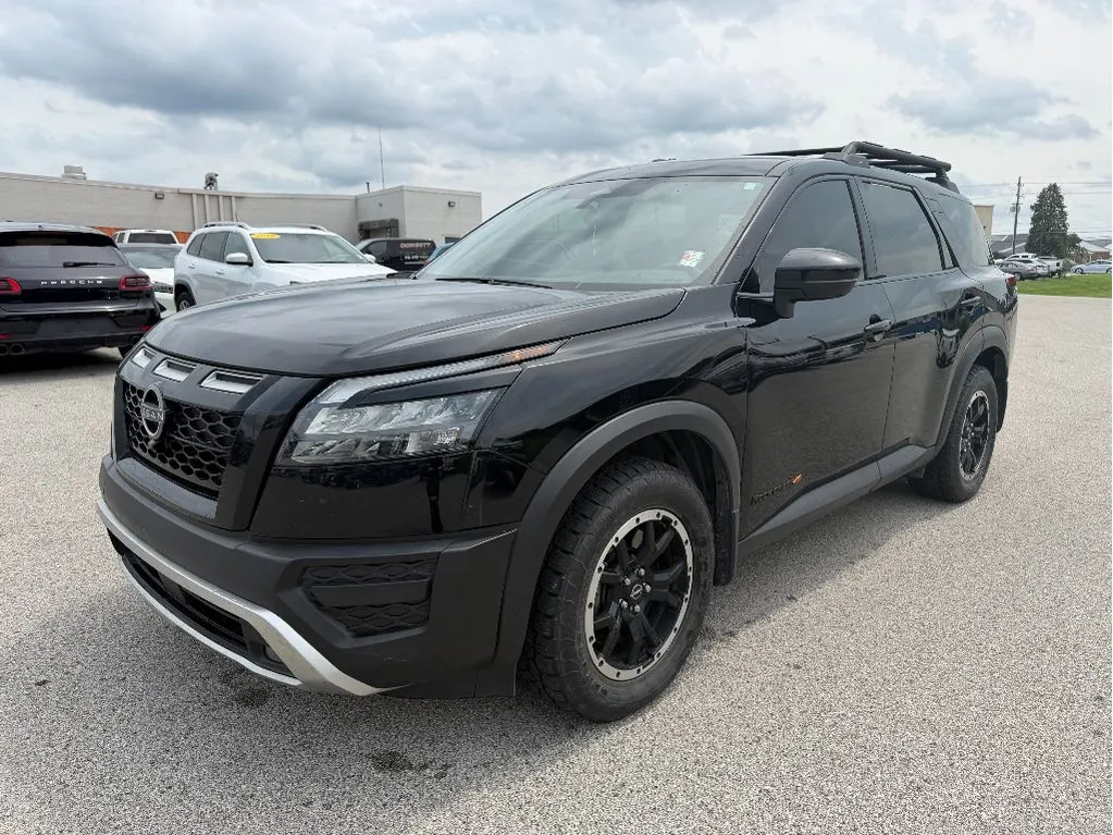 Black 2023 Nissan Pathfinder Rock Creek for sale in Terre Haute, IN