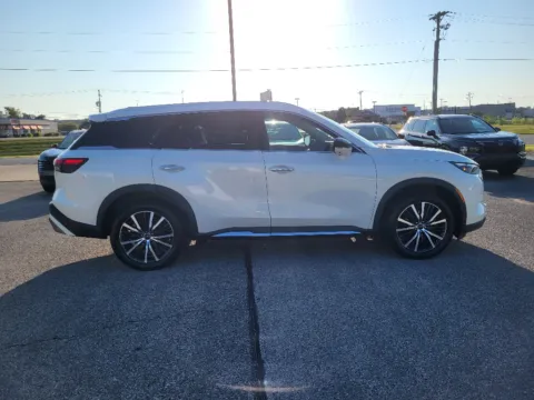 More photos of 2024 INFINITI QX60 SENSORY at Dorsett Mitsubishi, IN