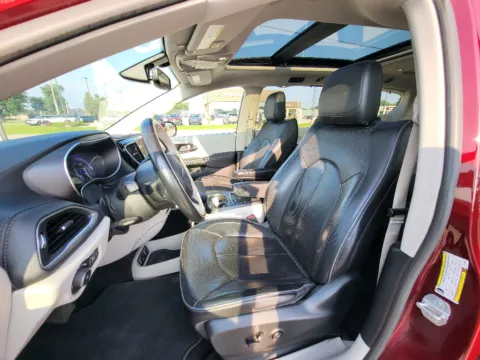 More photos of 2020 Chrysler Pacifica Limited at Dorsett Mitsubishi, IN