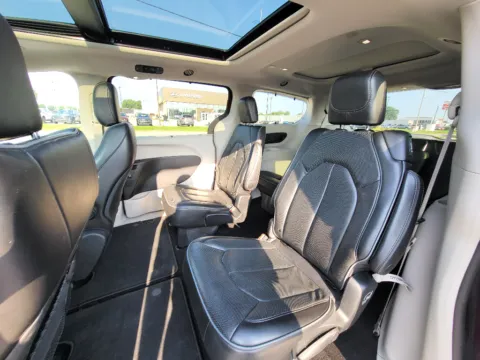 More photos of 2020 Chrysler Pacifica Limited at Dorsett Mitsubishi, IN